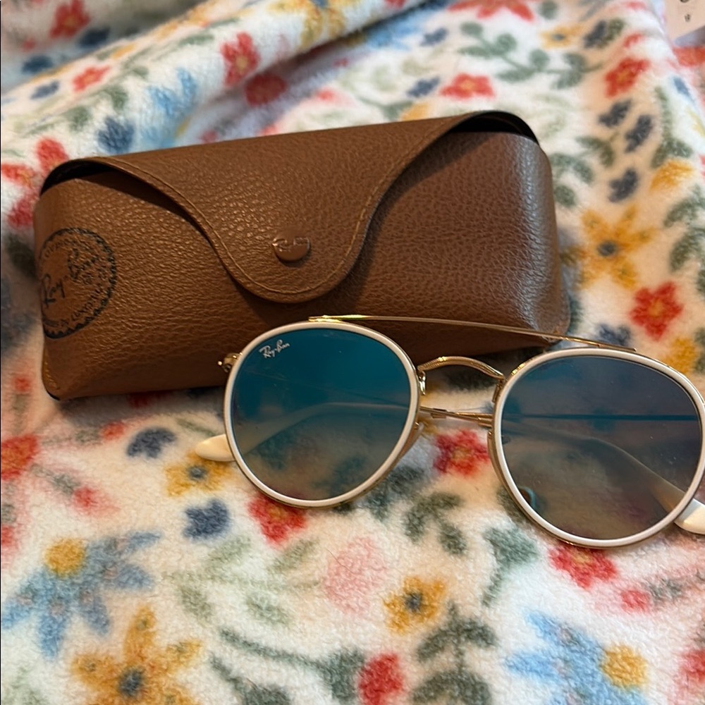 Ray-Ban Blue Round Sunglasses